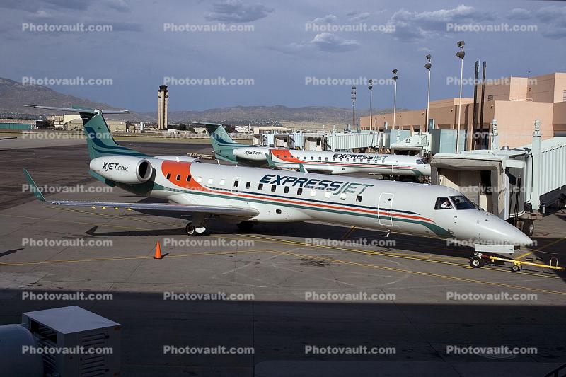 N17196, Expressjet Airlines, Embraer EMB-145XR, (ERJ-145XR), Jetway, Airbridge