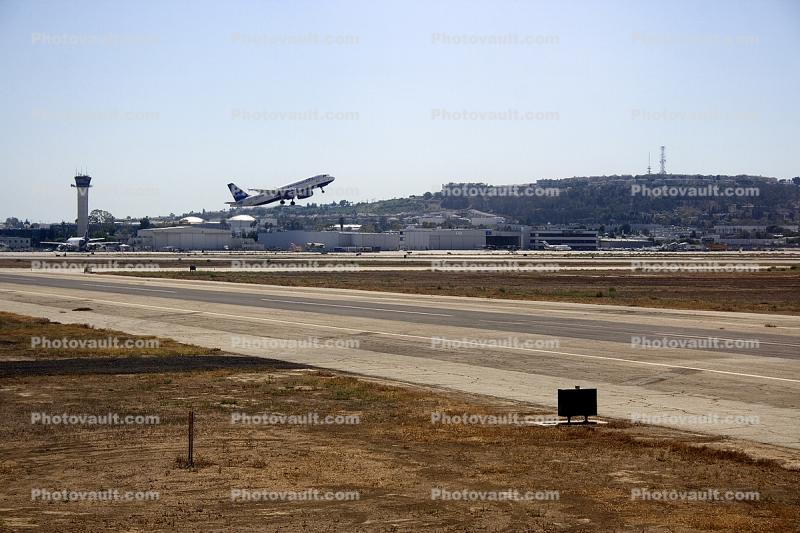 Long Beach Airport (LGB), Airbus A320 Series, Taking-off