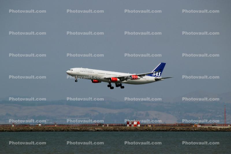 Landing SAS Airbus A340