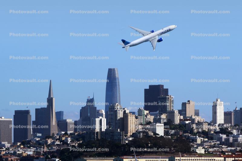 N2749U, Boeing 777-322ER at Fleet Week 2021, San Francisco Skyline