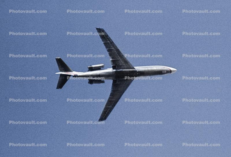 flying Boeing 727, airborne