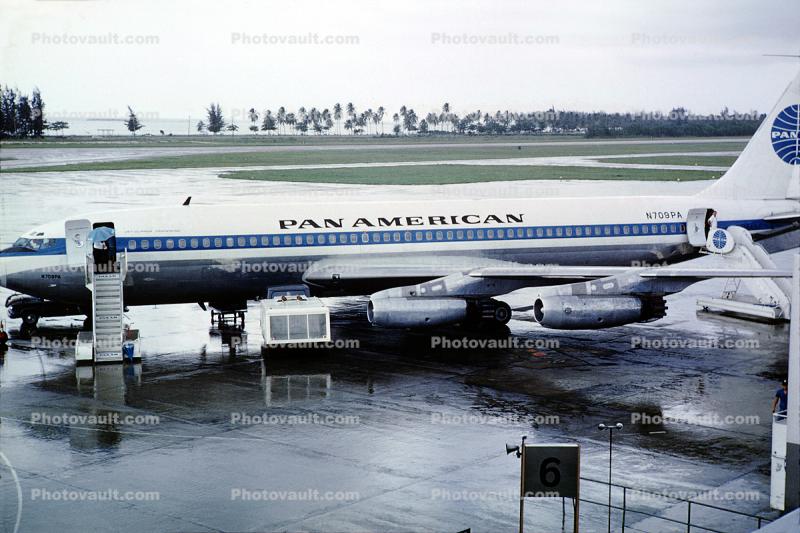 N709PA, Pan American Airways, Boeing 707-121, Panama, 1960s