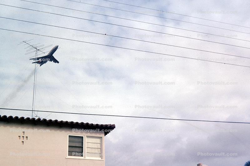 Boeing 727, Taking-off from Lindbergh field, 1968, 1960s, view from Point Loma