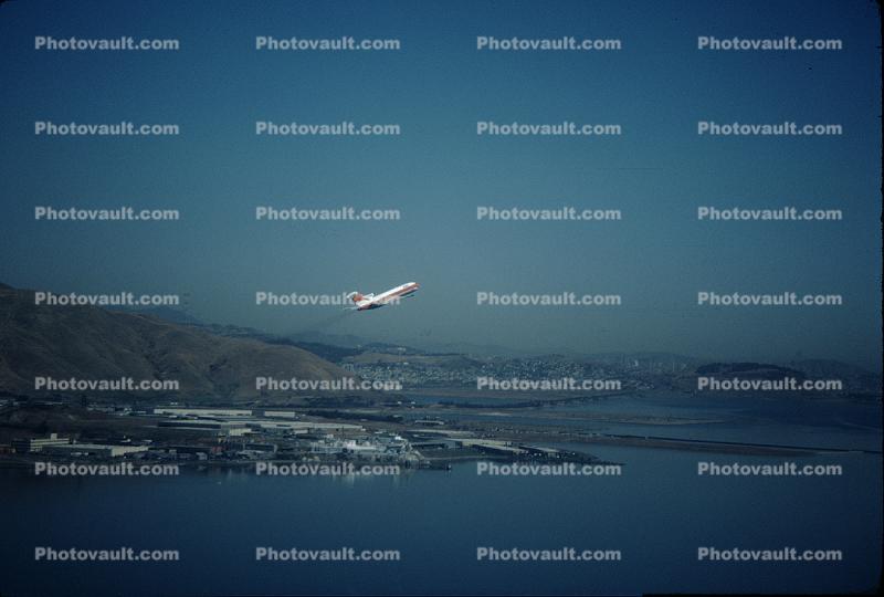 PSA, Pacific Southwest Airlines, Boeing 727 in flight, Taking-off, SFO
