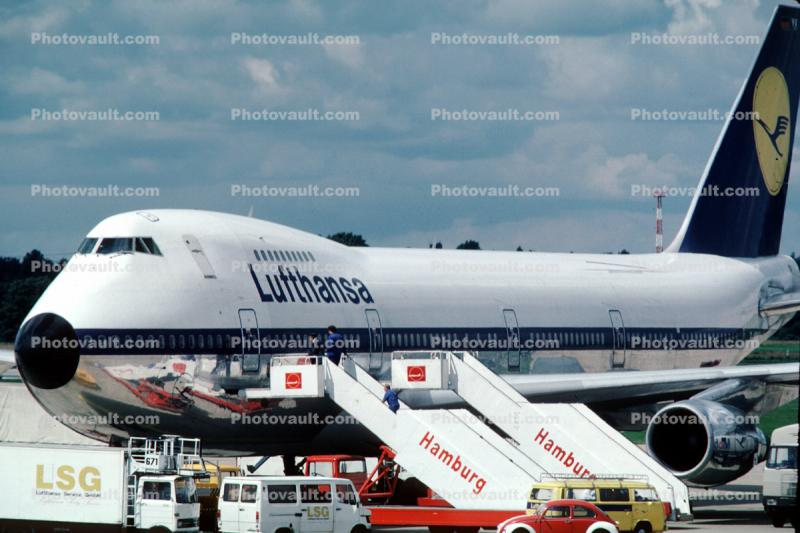 D-ABYK, Boeing 747-230B, Lufthansa, CF6-50E2, Rheinland-Pfalz, LSG catering truck