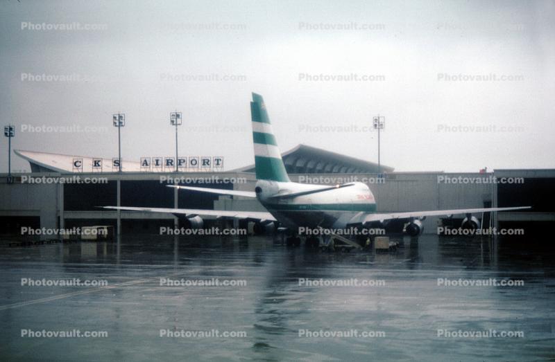 Boeing 747, Cathay Pacific, wet, rainy, rain, CKS Airport, April 4 1982, 1980s