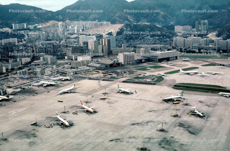 Hong Kong International Airport, 1982, 1980s