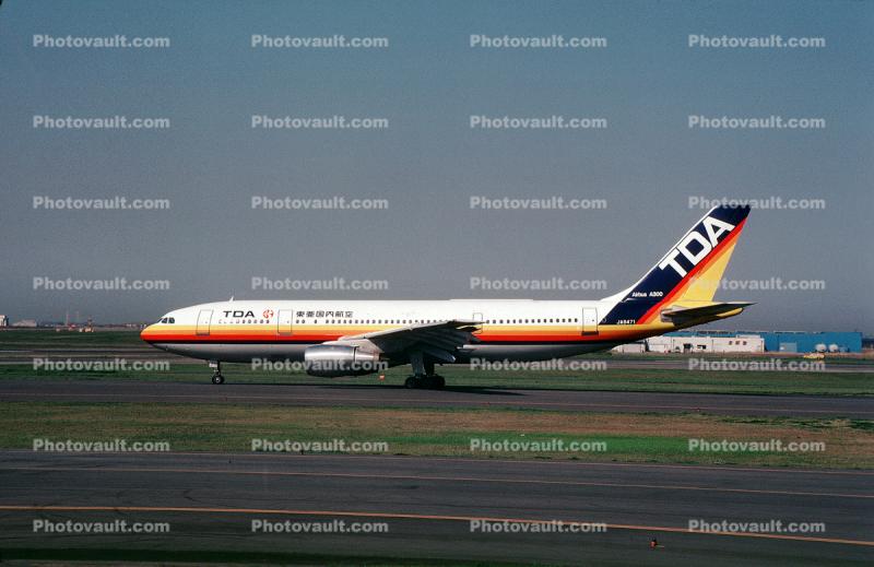 JA8471, Airbus A300B2K-3C, TDA, Toa Domestic Airlines, CF6-80C2R, CF6, 16 April 1982