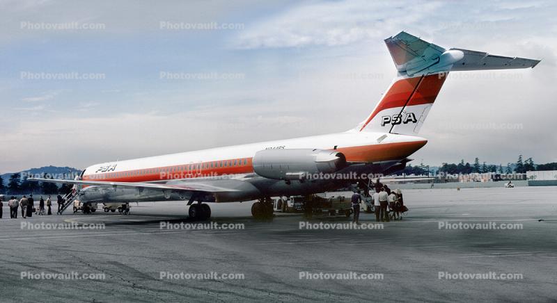 N944RS, McDonnell Douglas MD-82, DC-9-82, PSA, Pacific Southwest Airlines, Burbank-Glendale-Pasadena Airport (BUR), 1970s