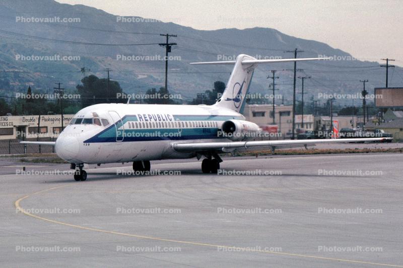 Douglas DC-9, Burbank-Glendale-Pasadena Airport (BUR), 1970s
