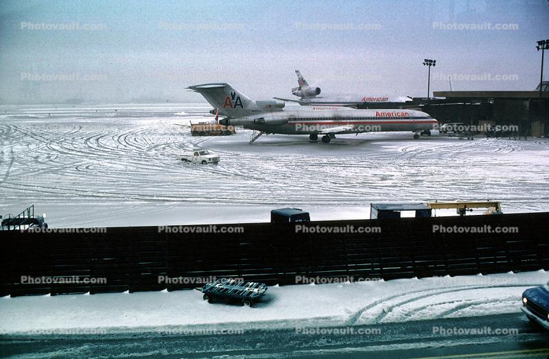 N862AA, Boeing 727-223/Adv, American Airlines AAL, Newark Liberty International Airport (EWR), 727-200 series