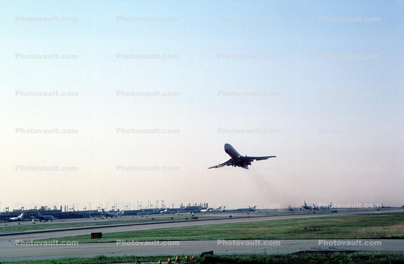Boeing 727 taking-off