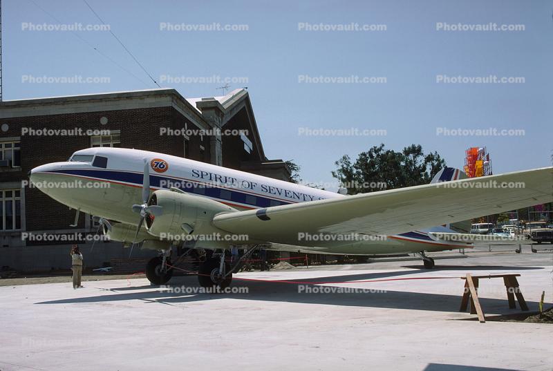 N760, Douglas DC-3-362, Spirit of Seventy Six