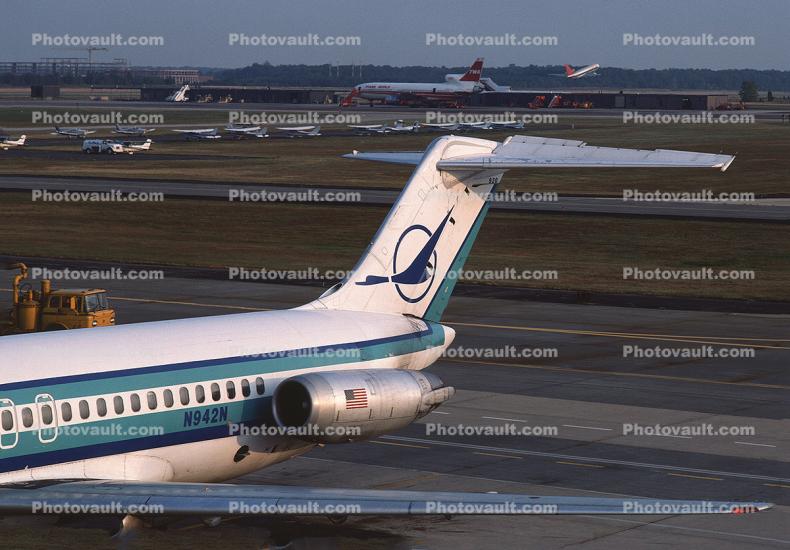 N942N, McDonnell Douglas DC-9-32, Republic Airlines, Washington Dulles International Airport, (IAD), JT8D