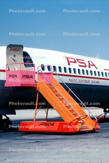 PSA, Pacific Southwest Airlines, Boeing 727, Mobile Stairs, Rampstairs, ramp, N539PS, Boeing 727-214, JT8D, JT8D-7B, 727-200 series