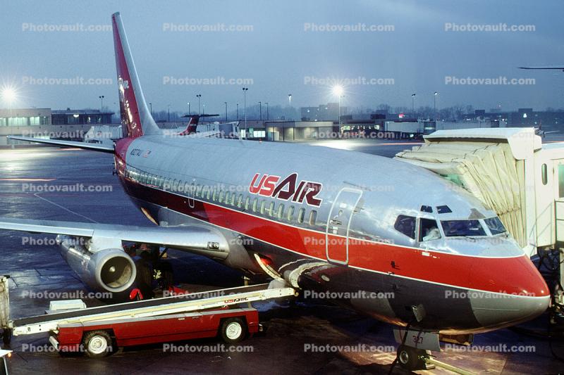 N327AU, Boeing 737-2B7, US Airways, 737-200 series, JT8D, Belt Loader, JT8D s3