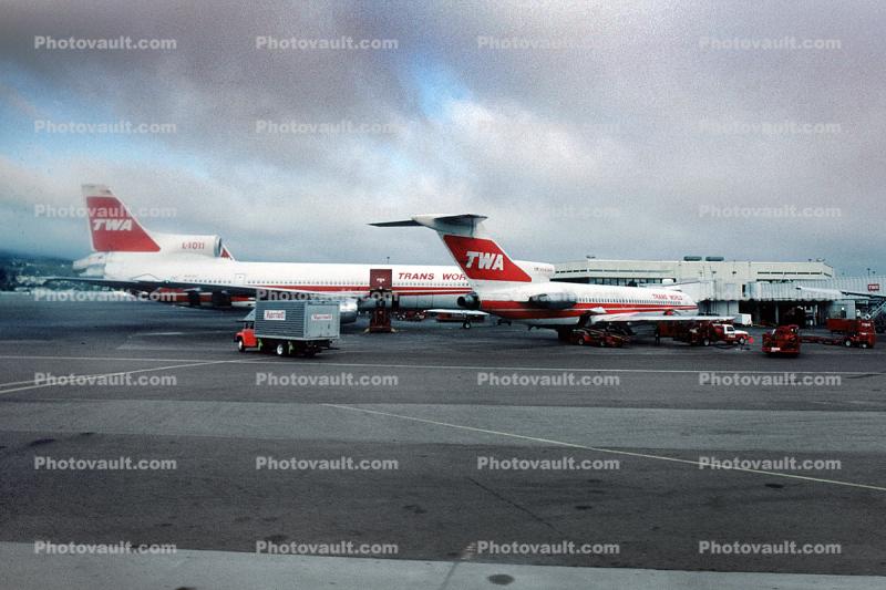N54344, Boeing 727-231RE, (SFO), May 2 1985, 1980s, JT8D, 727-200 series