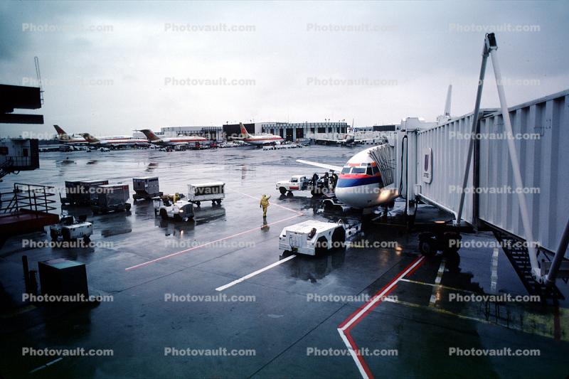 LAX Jetway, Airbridge, Rain, Rainy, wet, inclement weather
