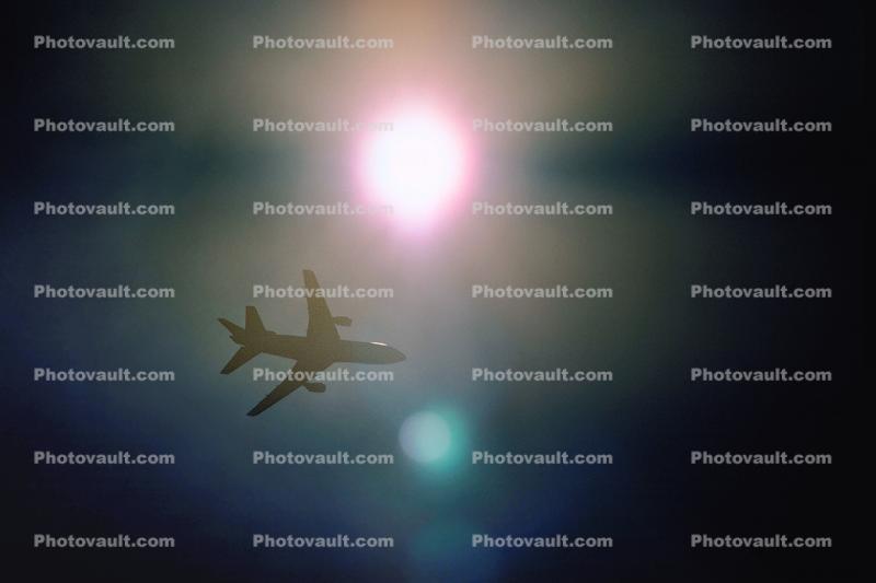 Lockheed L-1011 flying under the sun