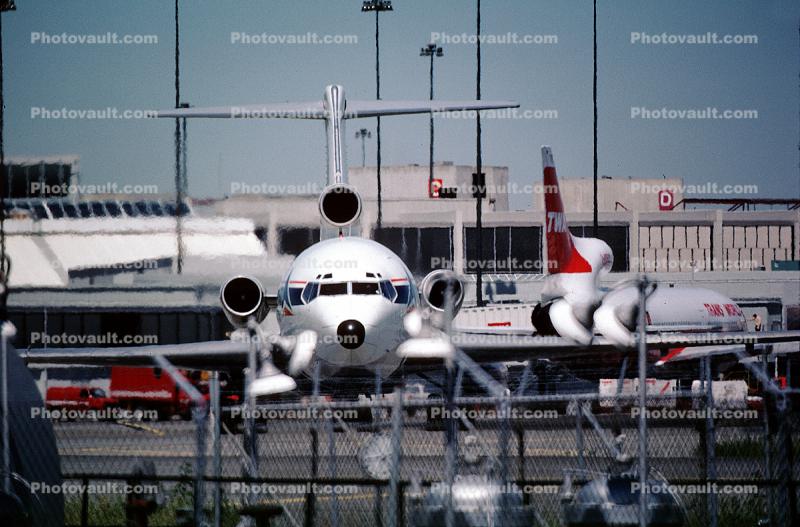 Boeing 727, Delta Air Lines, San Francisco International Airport (SFO), head-on