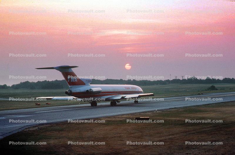 N12304, Trans World Airlines TWA, Boeing 727-231, June 11 1986, 1980s, JT8D, JT8D-9A, 727-200 series
