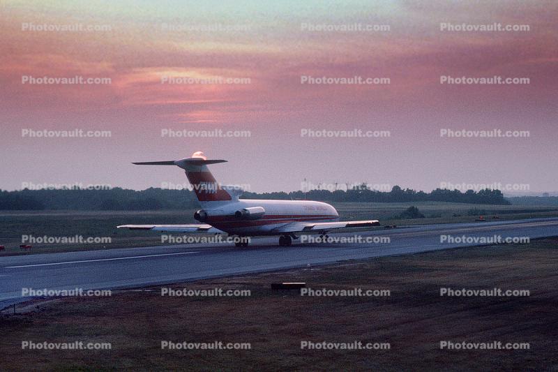 N12304, Trans World Airlines TWA, Boeing 727-231, June 11 1986, 1980s, JT8D, 727-200 series