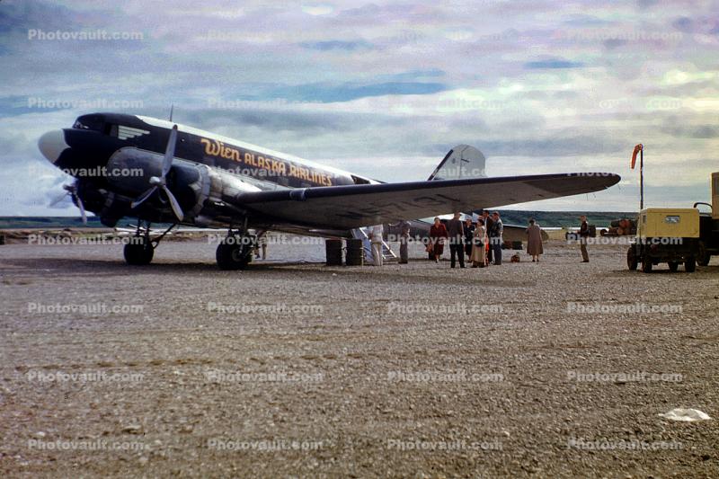 N57131, Douglas C-47A-65-DL, Wien Alaska Airlines, Passengers boarding, Kotzebue, Alaska, 1952, 1950s, milestone of flight
