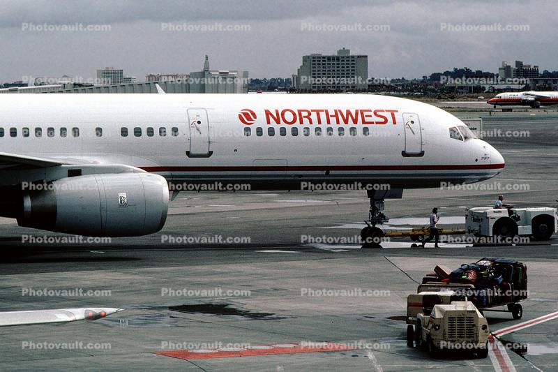 N602RC, Boeing 757-2S7, Northwest Airlines NWA, pushback tug, RB211, 757-200 series