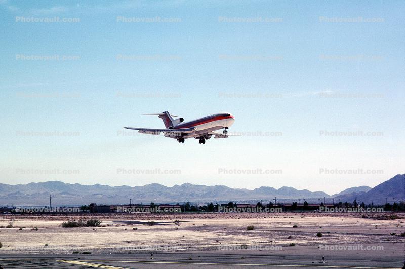 Boeing 727 landing