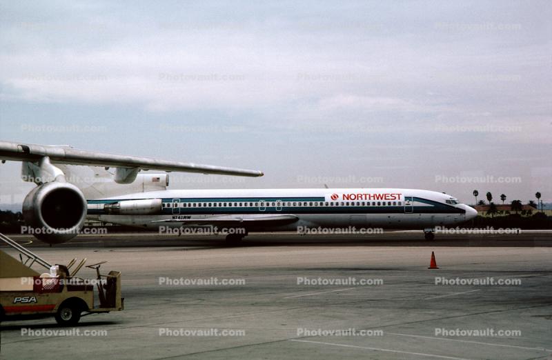 N742RW, Boeing 727-2M7, JT8D-17R s3, JT8D