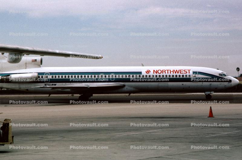 N742RW, Boeing 727-2M7, Northwest Airlines, JT8D-17R s3, JT8D
