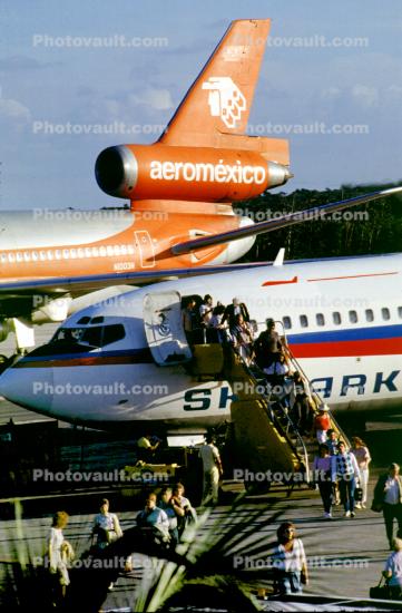 Boeing 707, Douglas DC-10, Cancun, Mobile Stairs, Rampstairs, ramp