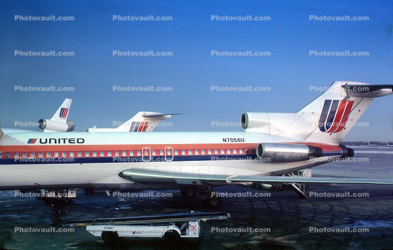 N7056U, United Airlines UAL, Boeing 727-22, Belt Loader, 727-200 series