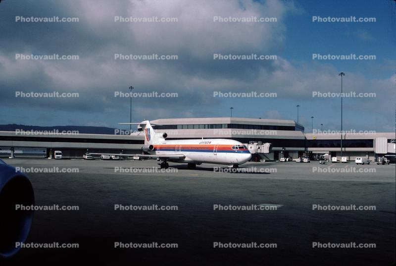 N7646U, United Airlines UAL, Boeing 727-222