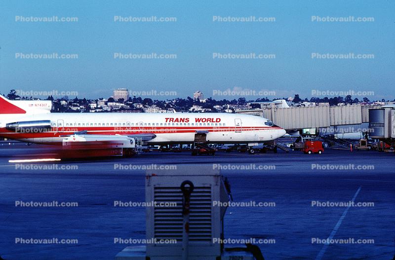 Trans World Airlines TWA, Boeing 727-231, N74317, jetway, Airbridge, 727-200 series