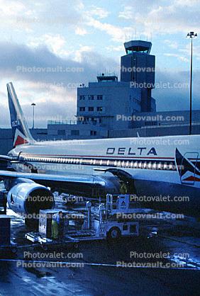 Boeing 767, Delta Air Lines, San Francisco International Airport (SFO), Control Tower