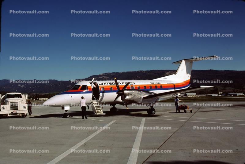N271UE, Embraer EMB-120RT Brasilia, United Express, Westair, Santa Barbara, California, Airstair
