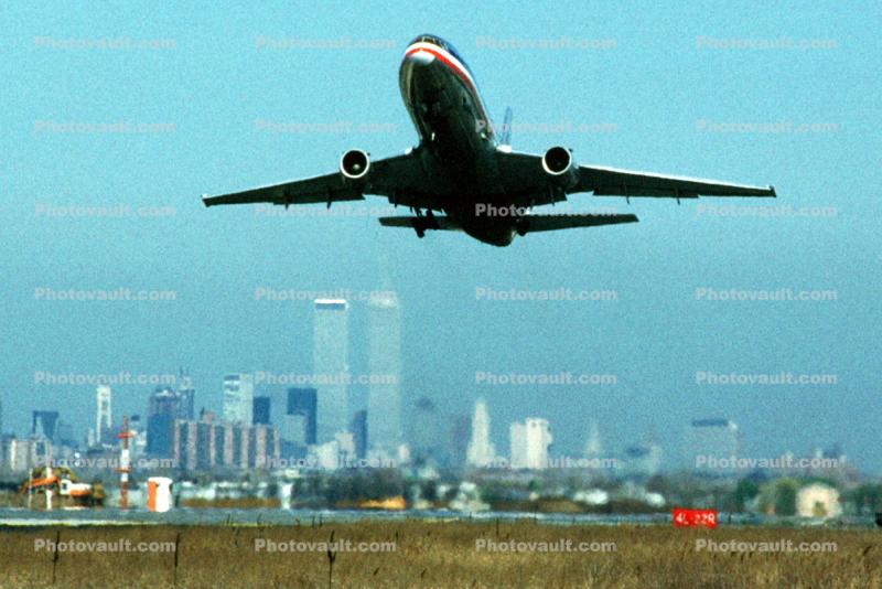 World Trade Center, American Airlines AAL, Douglas DC-10, New York City
