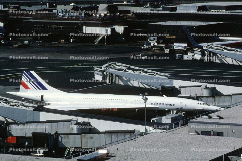 F-BVFA, Concorde SST, Air France AFR, terminal buildings, jetway