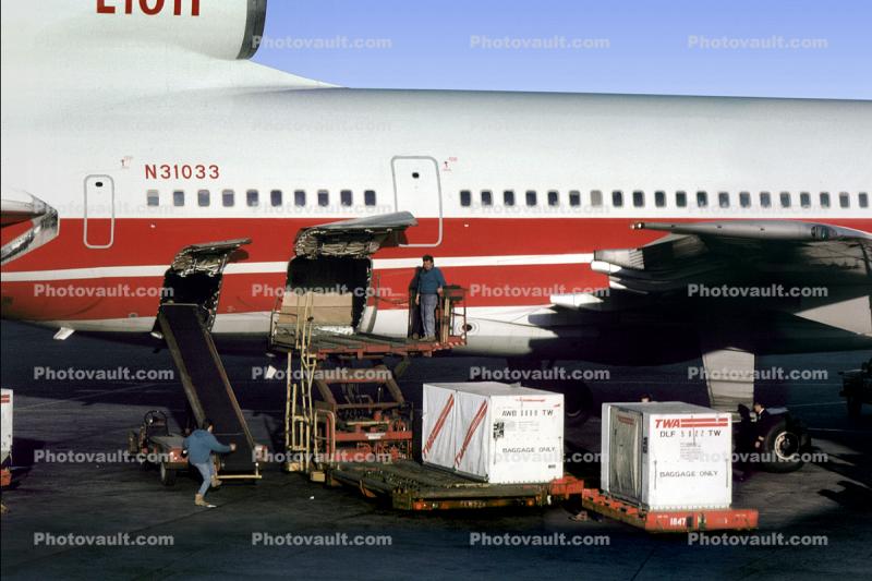 N31033, Box's, boxes, box, Trans World Airlines TWA, L-1011-100, April 26 - 1988, 1980s, RB211
