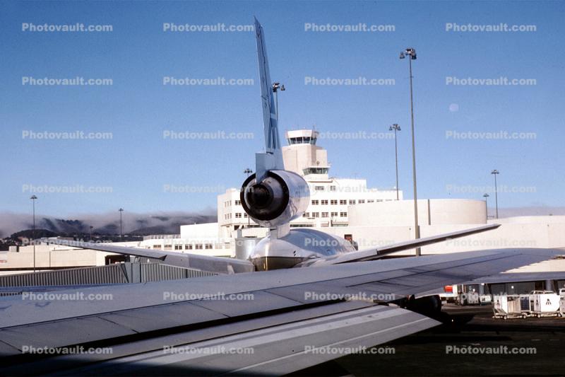 Douglas DC-10, San Francisco International Airport (SFO), Control Tower