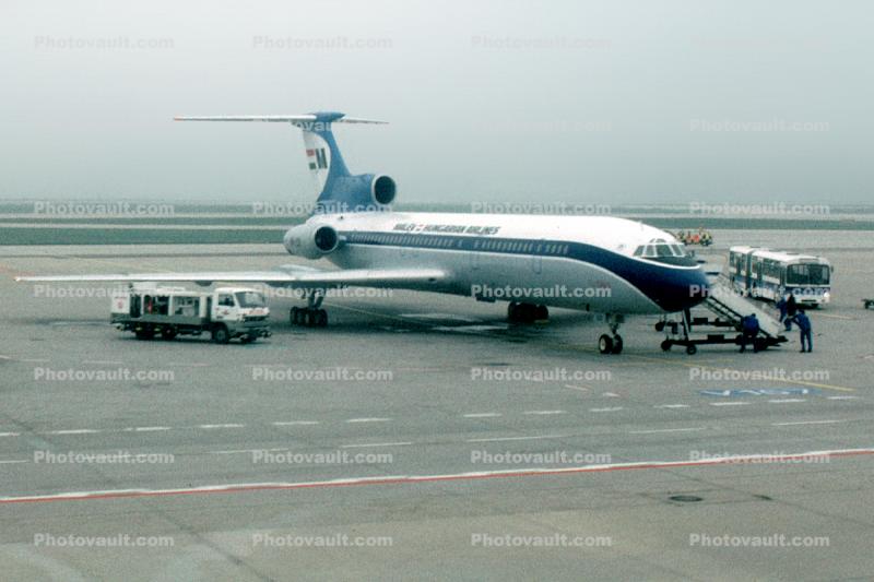 Tupolev Tu-154, Malev Airlines