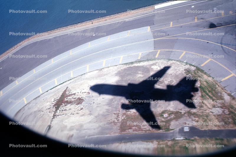 Douglas DC-10, San Francisco International Airport (SFO), Take-off Shadow