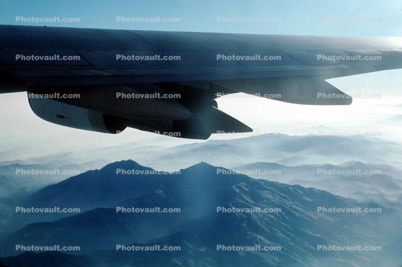 Boeing 747, Lone Wing in Flight, Flaps, Ailerons, mountains, fog, haze