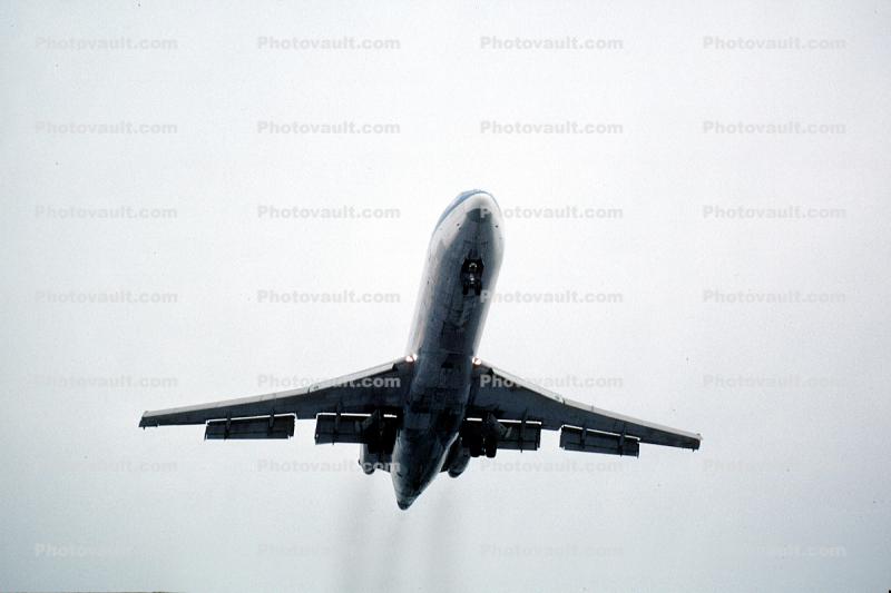 Boeing 727 landing, flight, flying, airborne