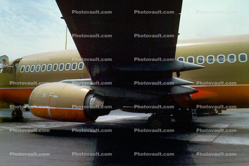 N306SW, Boeing 737-3H4, Southwest Airlines SWA, Burbank-Glendale-Pasadena Airport (BUR), CFM56, 1970s