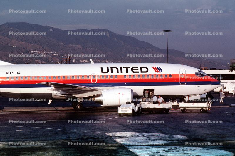 N370UA, United Airlines UAL, Boeing 737-322, Burbank-Glendale-Pasadena Airport (BUR), CFM56-3C1, CFM56