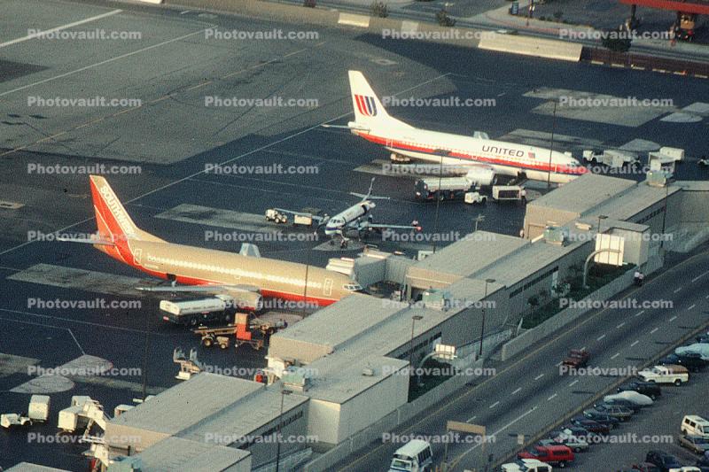 Terminal Buildings, gates, Burbank-Glendale-Pasadena Airport (BUR)