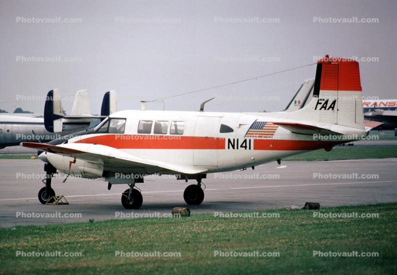 N141, FAA, Queen Air 65