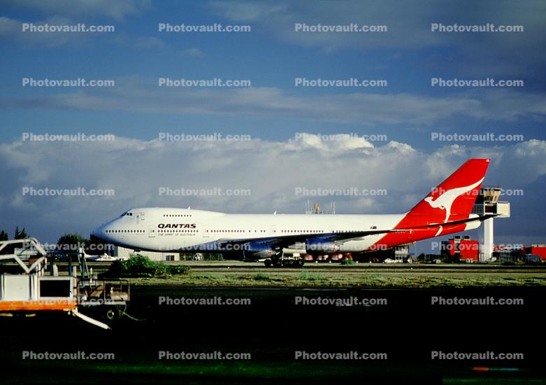 VH-ECB, Qantas Airlines, Boeing 747-238B, "City of Swan Hill", 747-200 series, Tahiti, RB211-524D4, RB211